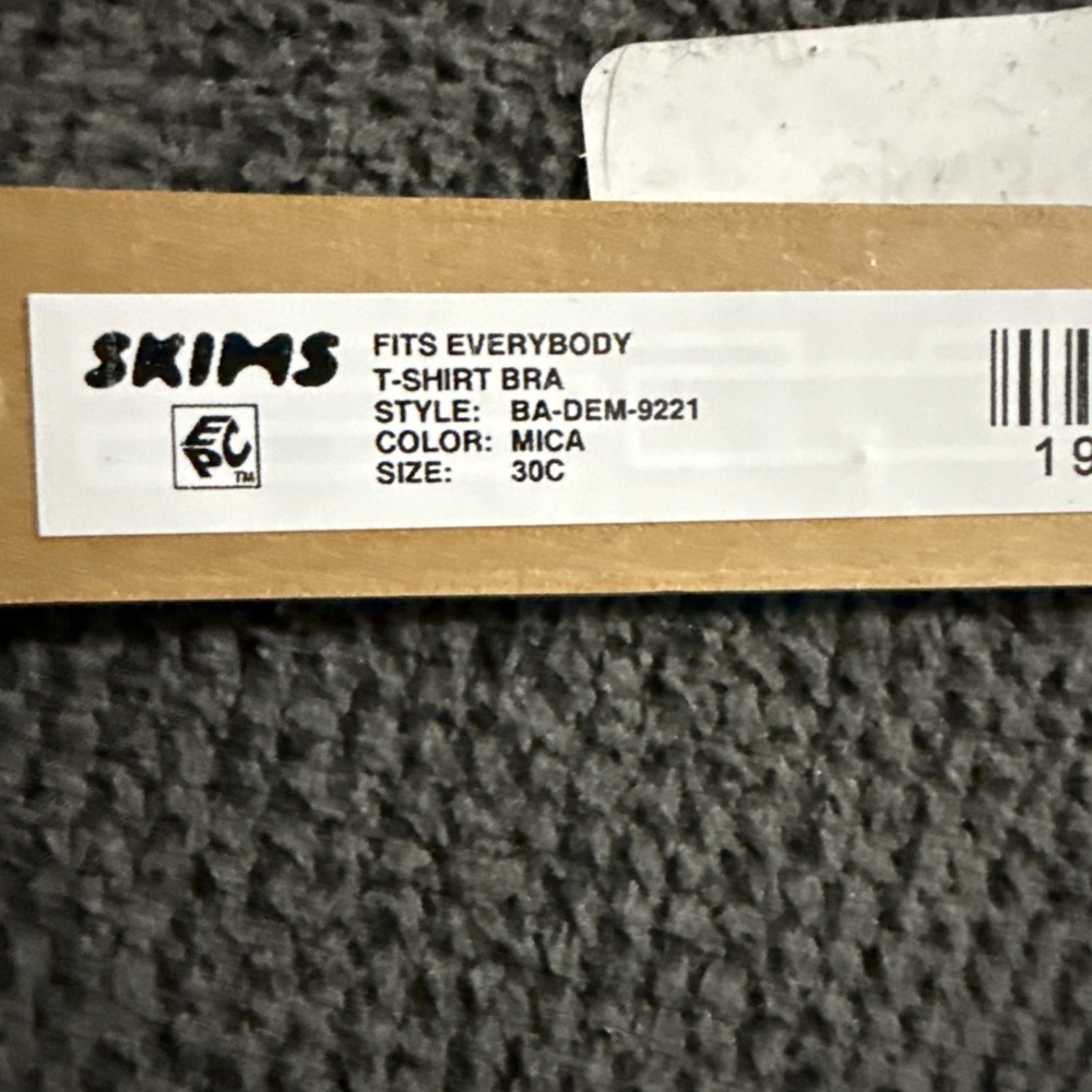 Skims Fits Everybody Tshirt Bra - Mica‎ - 30C - NWT - Picture 5 of 5